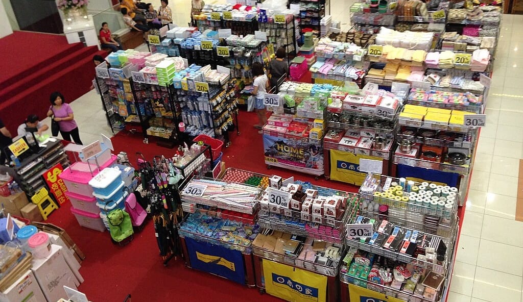 things to buy from singapore, things to buy from singapore trip, best things to buy from singapore, famous things to buy in singapore, singapore shopping items, singapore souvenirs, shopping in singapore, singapore electronics shopping, singapore chocolates, merlion souvenirs, orchid gifts singapore, singapore perfumes duty free, what to buy from singapore, singapore local products, singapore travel shopping guide