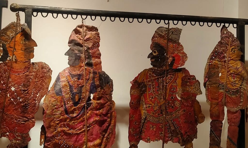 things to buy from hyderabad, things to buy from hyderabad trip, best things to buy from hyderabad, famous things to buy in hyderabad, hyderabad shopping items, hyderabad souvenirs, shopping in hyderabad, hyderabadi pearls, laad bazaar bangles, pochampally ikat sarees, bidriware handicrafts, kalamkari fabrics, hyderabadi attar perfumes, osmania biscuits, hyderabad local products, what to buy from hyderabad