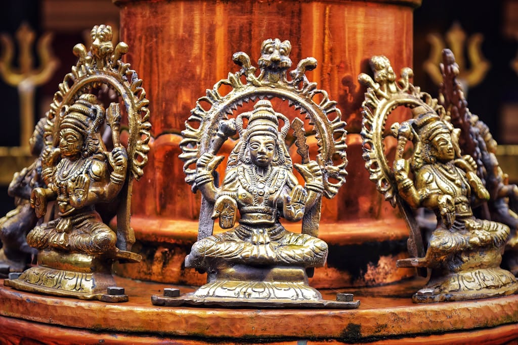 Things to Buy From Pune Trip - 10 Famous Items That Reflect the Soul of Pune 5 things to buy from pune, things to buy from pune trip, best things to buy from pune, famous things to buy in pune, pune shopping items, pune souvenirs, shopping in pune, pune local products, pune traditional items, what to buy from pune, pune famous shopping items, maharashtrian handicrafts pune, kolhapuri chappals pune, paithani sarees pune, puneri pagdi, bakarwadi pune, chitales bakarwadi, pune street shopping, laxmi road shopping pune, tulsi baug shopping pune