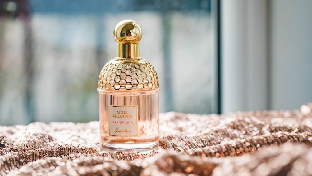 things to buy from singapore, things to buy from singapore trip, best things to buy from singapore, famous things to buy in singapore, singapore shopping items, singapore souvenirs, shopping in singapore, singapore electronics shopping, singapore chocolates, merlion souvenirs, orchid gifts singapore, singapore perfumes duty free, what to buy from singapore, singapore local products, singapore travel shopping guide