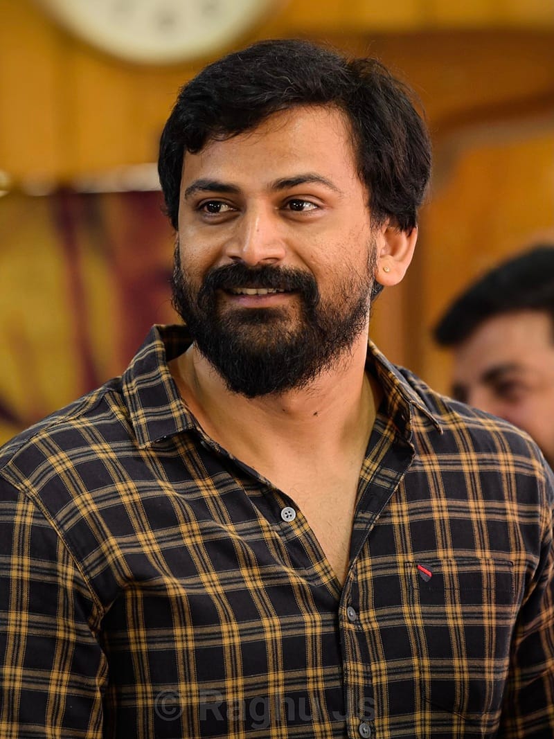 Daali Dhananjay (Kannada Actor) Biography – Movies, Wife, Marriage, career & Net Worth